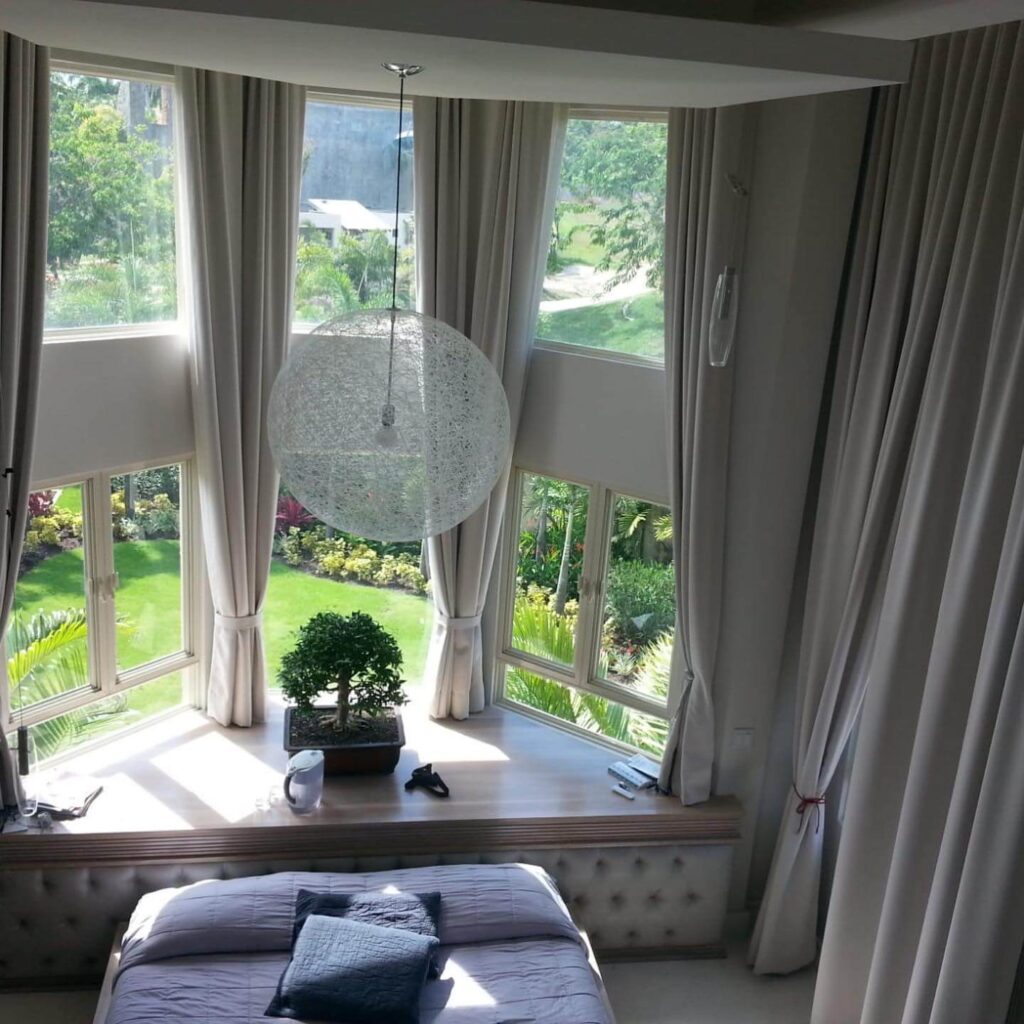 Curtain Color Ideas to Refresh Any Room 9