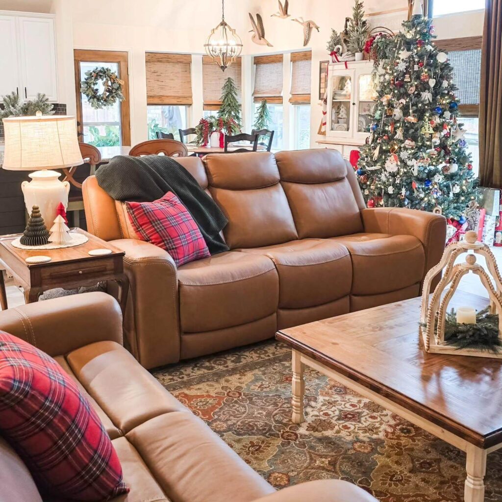 Christmas Living Room Ideas for a Festive Home 9