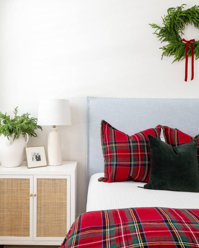 Christmas Bedding Ideas for a Festive Bedroom 9