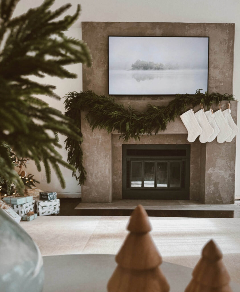 Minimalist Christmas Decor Ideas for a Calm Holiday 9