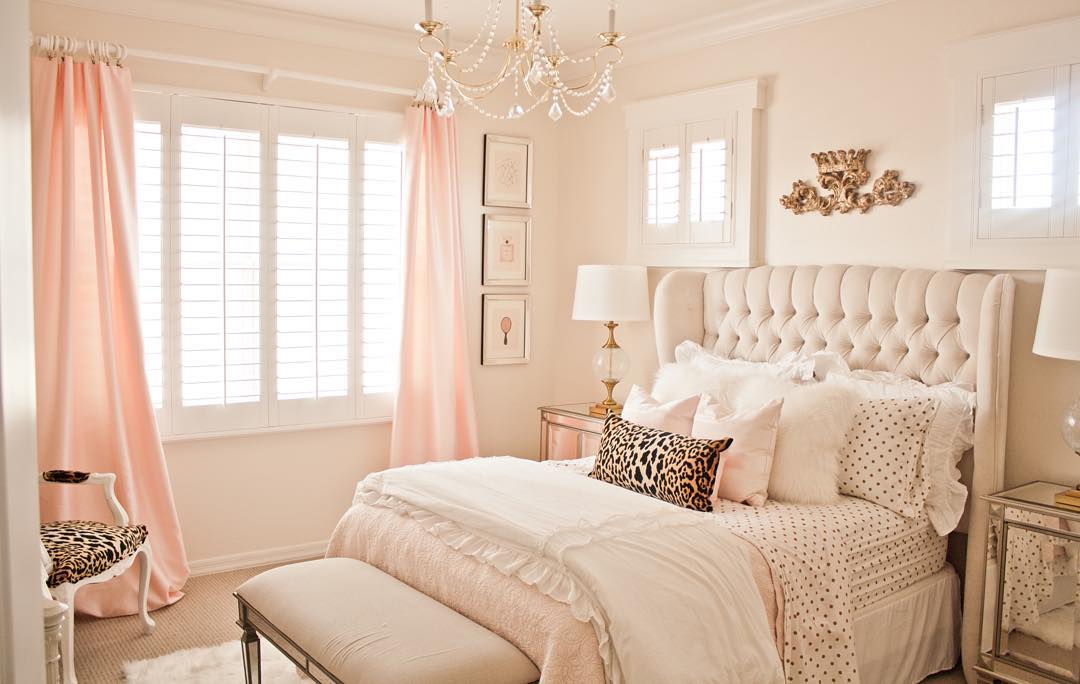 Elegant Pink and Gold Bedroom Designs to Love 1