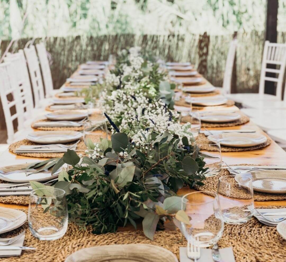 Steal-Worthy Wedding Table Decorations: Stylish Ideas From Modern Minimal to Romantic Garden 10