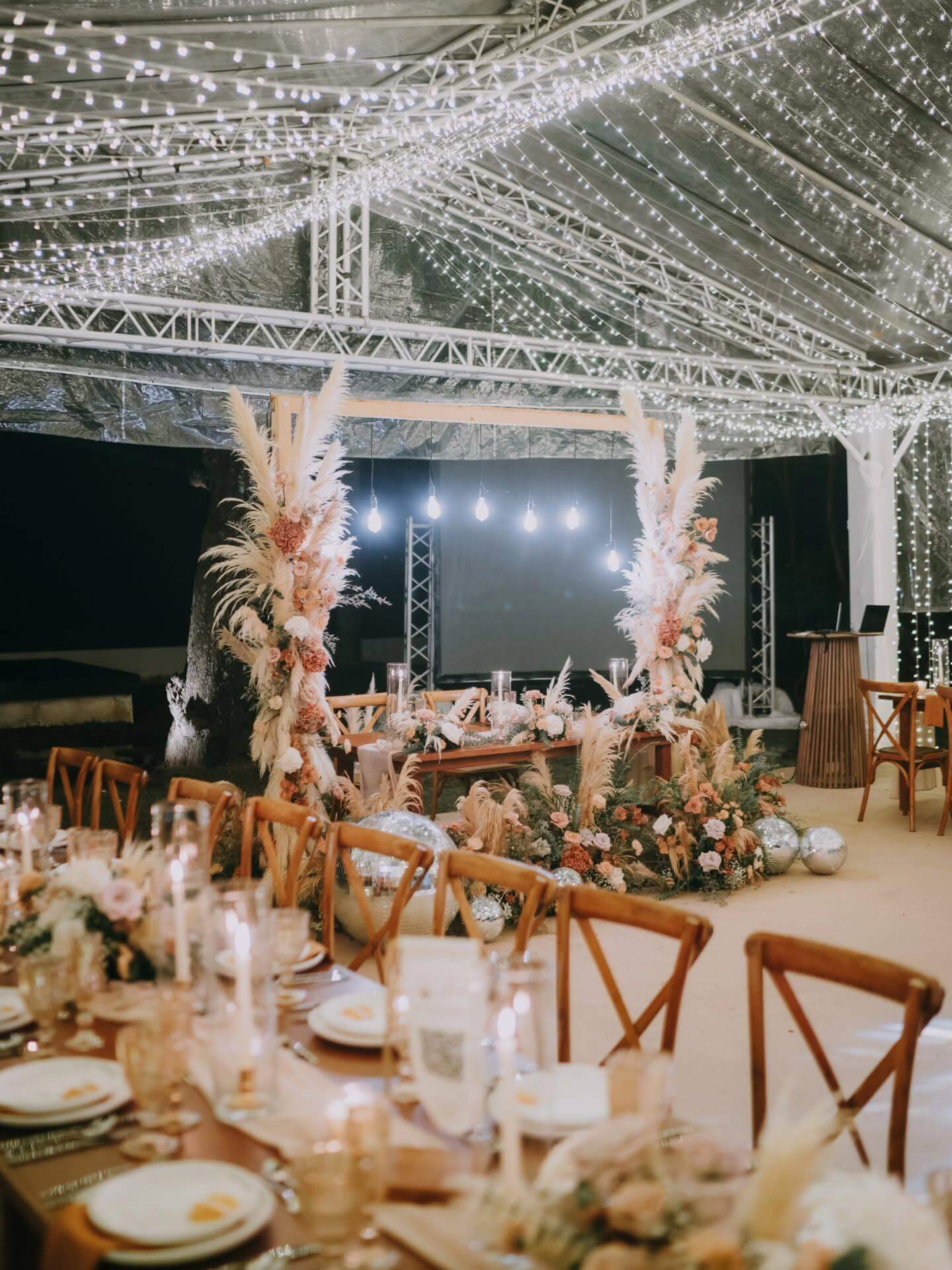 Effortlessly Chic Boho Wedding Ideas for a Free-Spirited Celebration 10