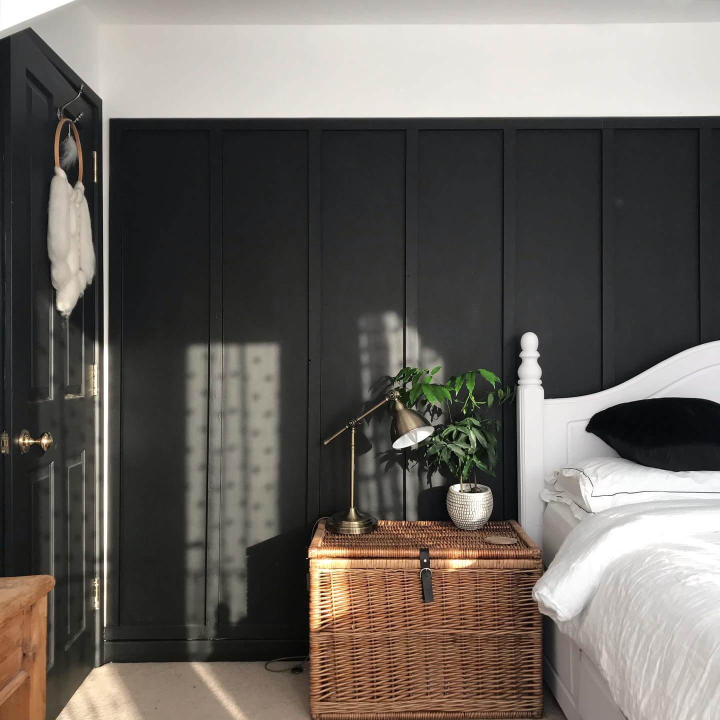 Modern Black Accent Wall Bedroom Inspiration 11