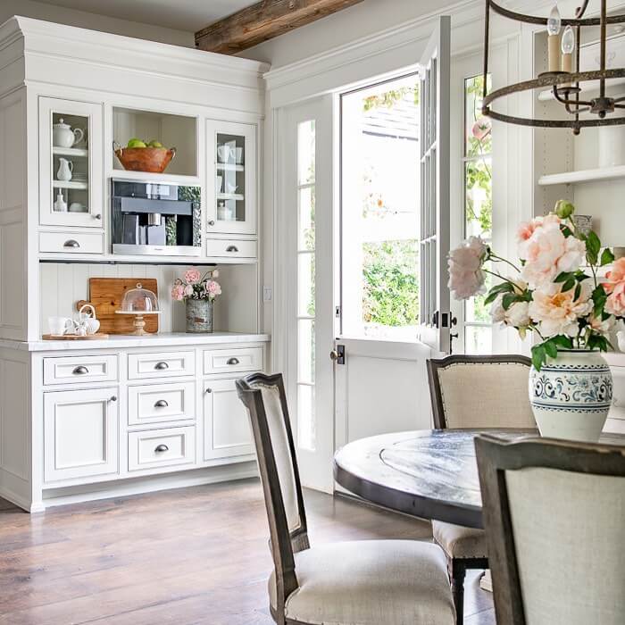 Genius Small Coffee Bar Ideas: Space-Saving Ways to Brew Big Style at Home 11