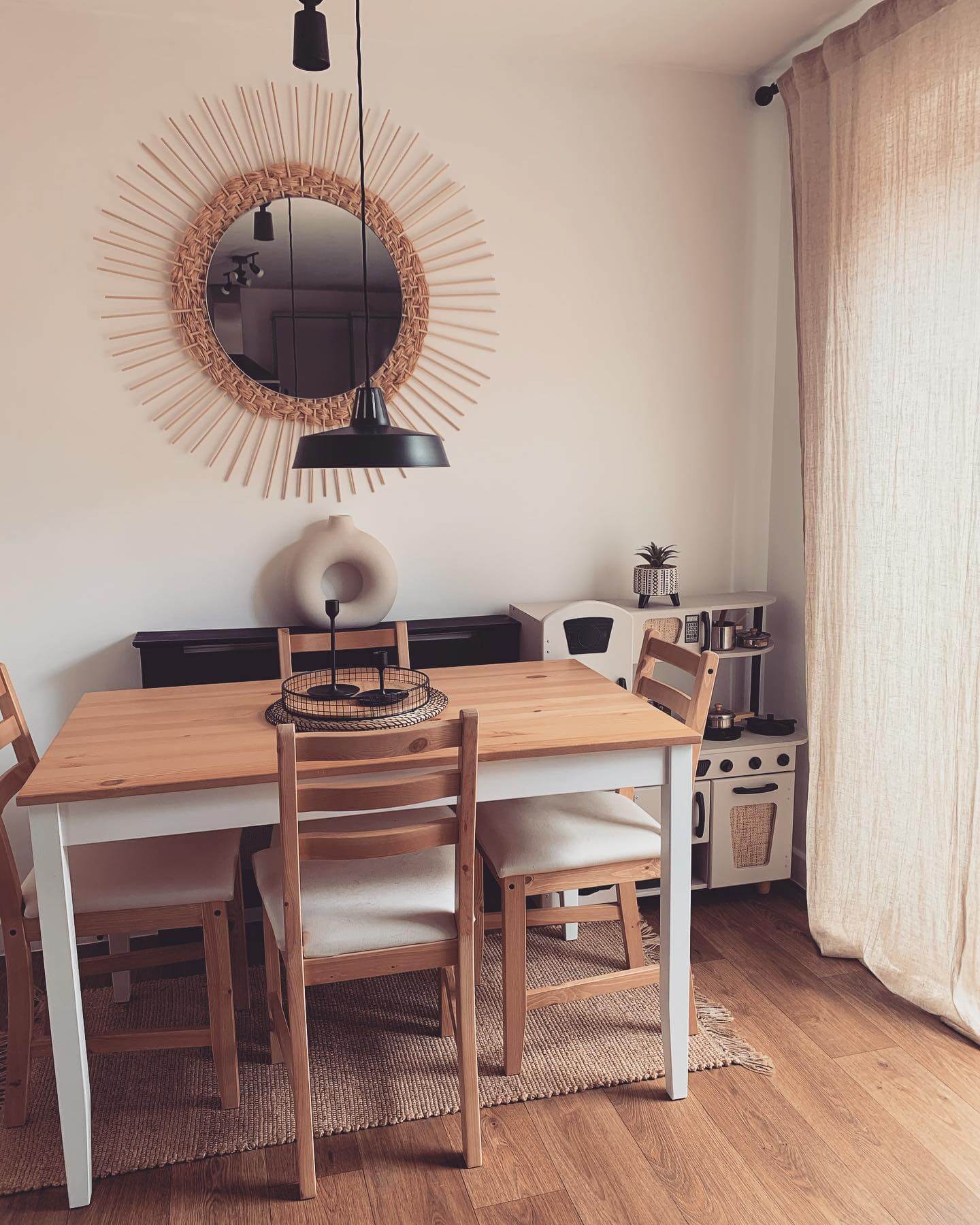 Space-Saving Small Dining Room Ideas 11