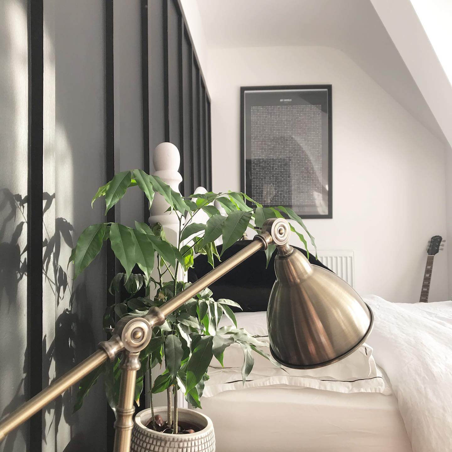 Modern Black Accent Wall Bedroom Inspiration 12