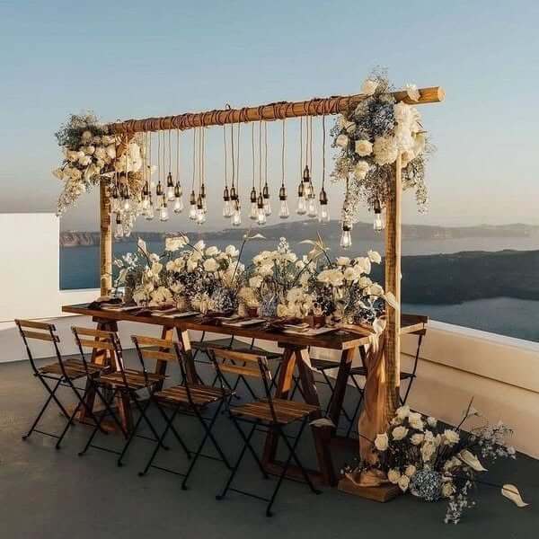 Steal-Worthy Wedding Table Decorations: Stylish Ideas From Modern Minimal to Romantic Garden 12