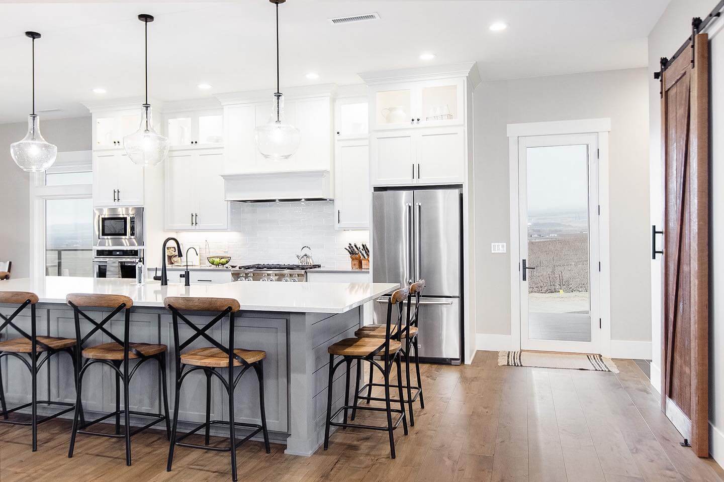 Farmhouse Kitchen Paint Colors That Instantly Warm Up Your Space 13