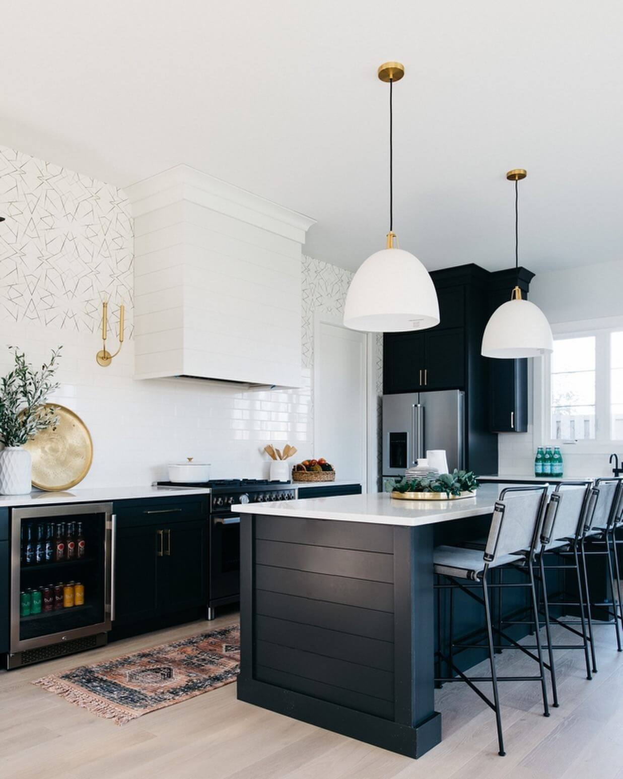 Farmhouse Kitchen Paint Colors That Instantly Warm Up Your Space 14