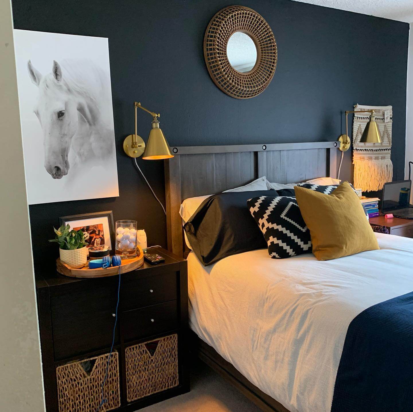 Modern Black Accent Wall Bedroom Inspiration 14