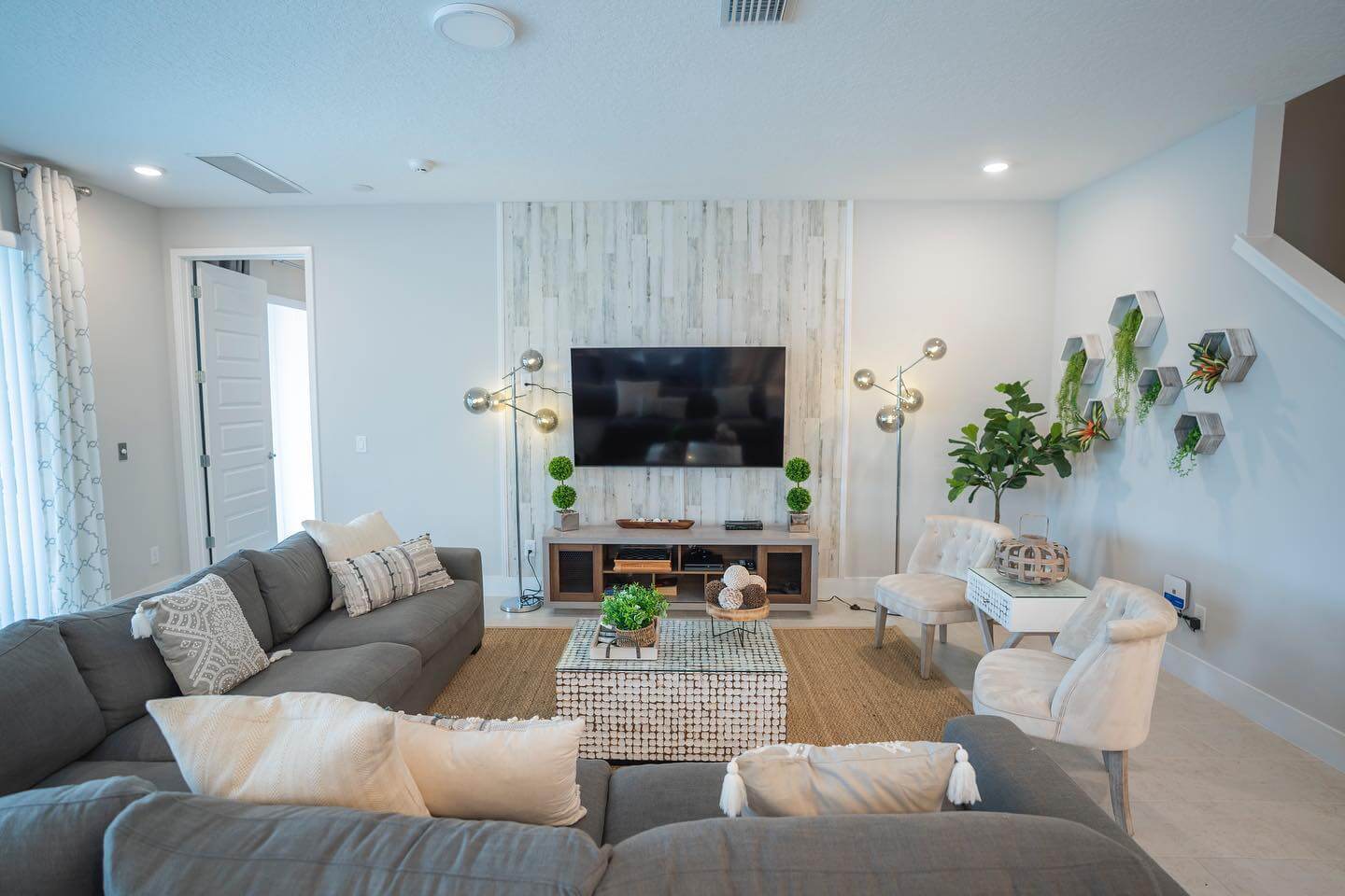 Rustic Modern Living Room Ideas You’ll Want to Steal: Cozy Character Meets Clean-Lined Style 14