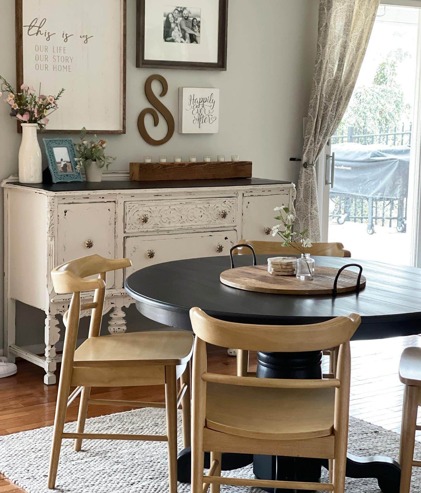 Space-Saving Small Dining Room Ideas 14