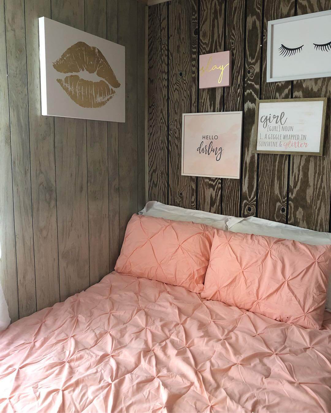 Elegant Pink and Gold Bedroom Designs to Love 14