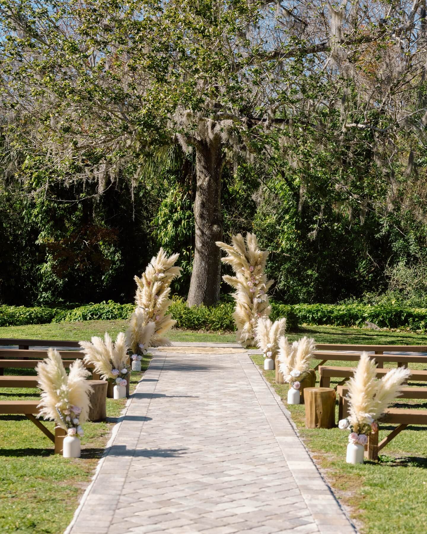 Effortlessly Chic Boho Wedding Ideas for a Free-Spirited Celebration 14