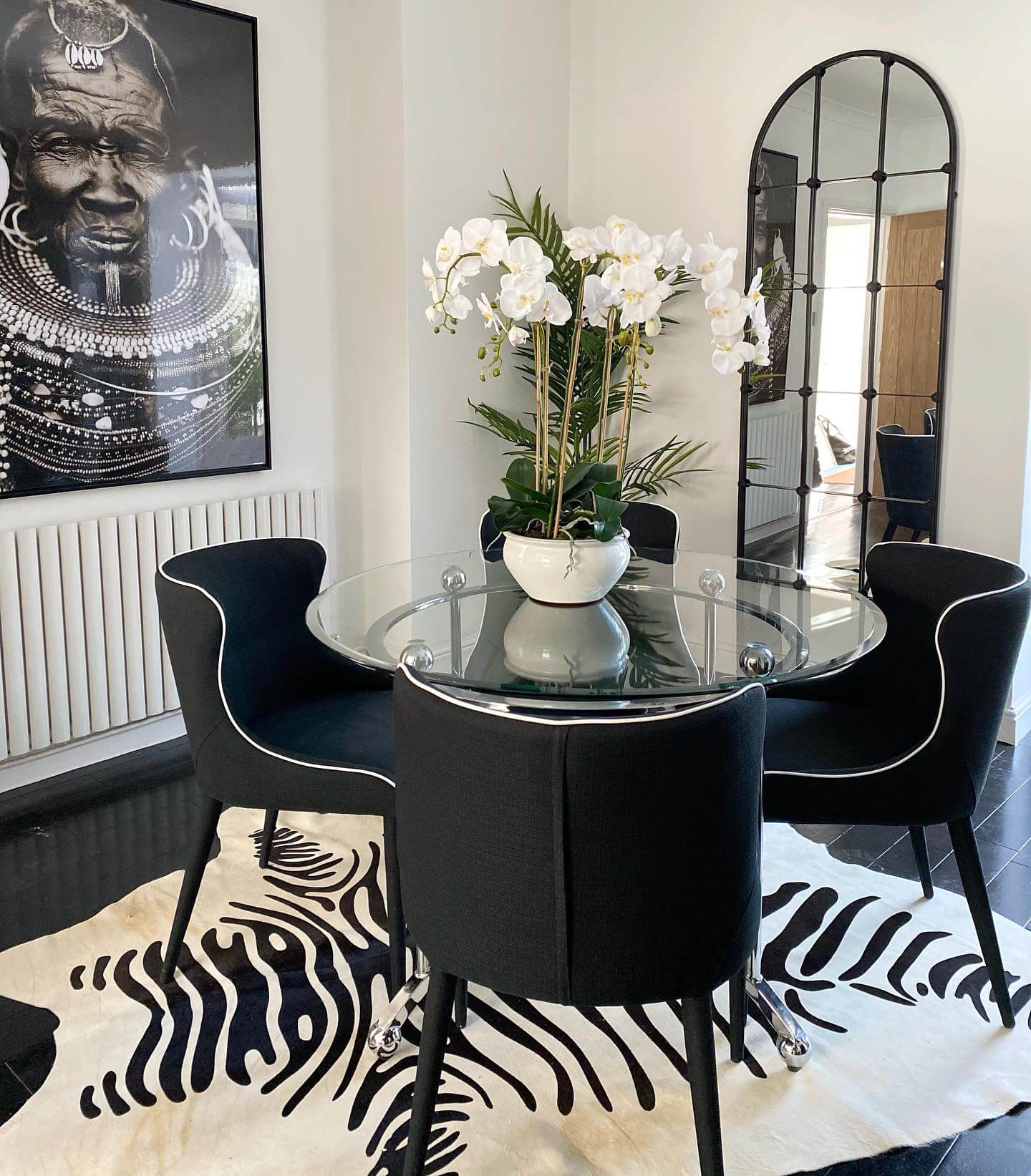 Space-Saving Small Dining Room Ideas 15