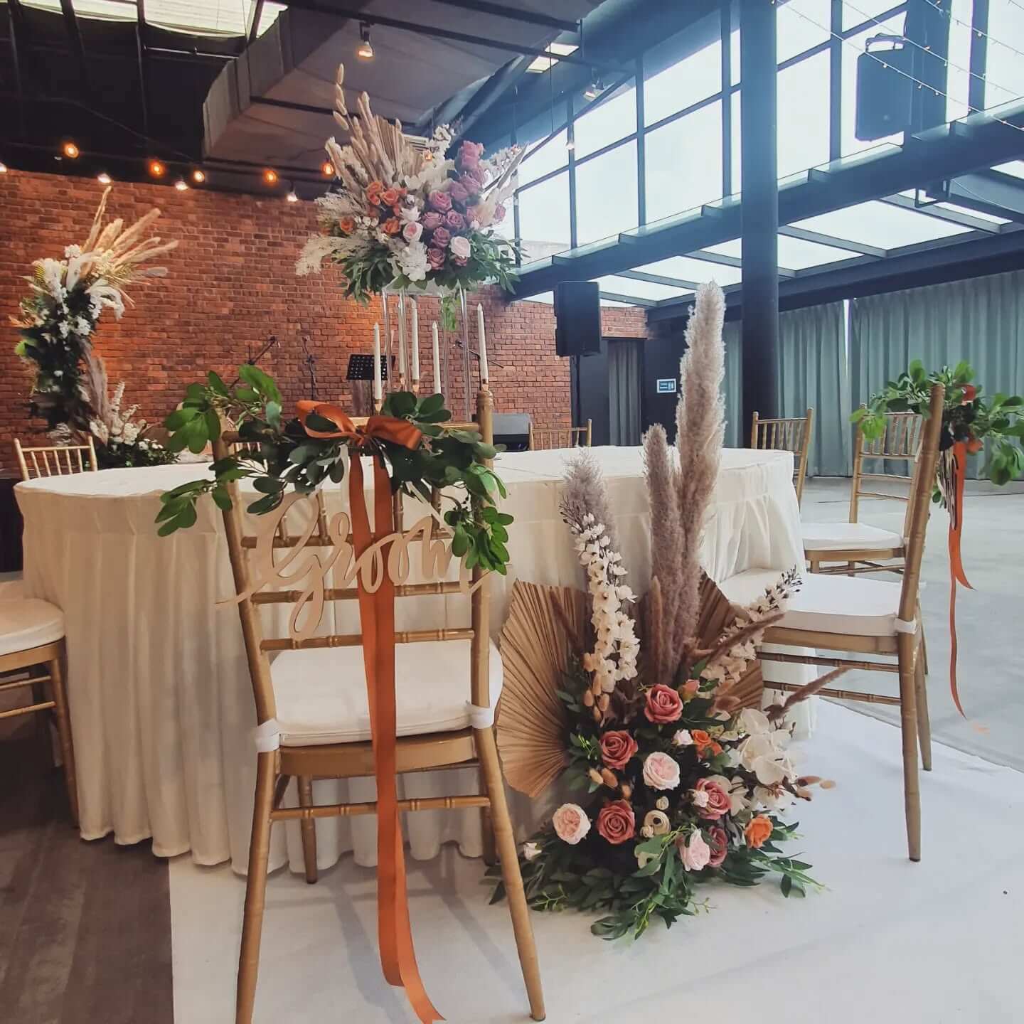 Steal-Worthy Wedding Table Decorations: Stylish Ideas From Modern Minimal to Romantic Garden 15