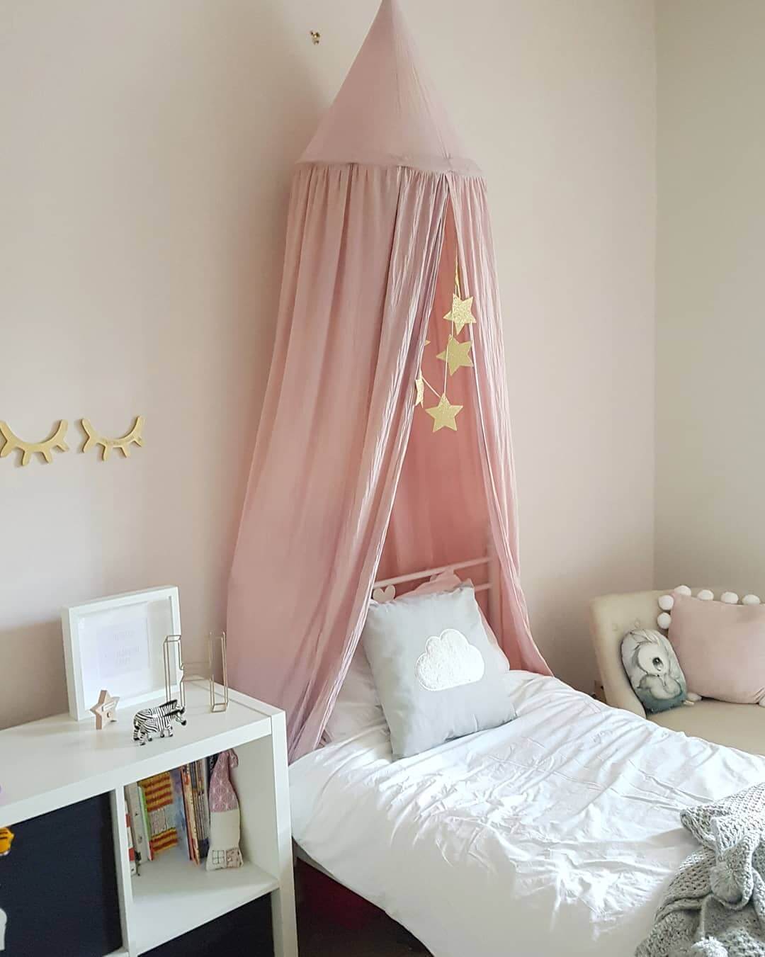 Elegant Pink and Gold Bedroom Designs to Love 15