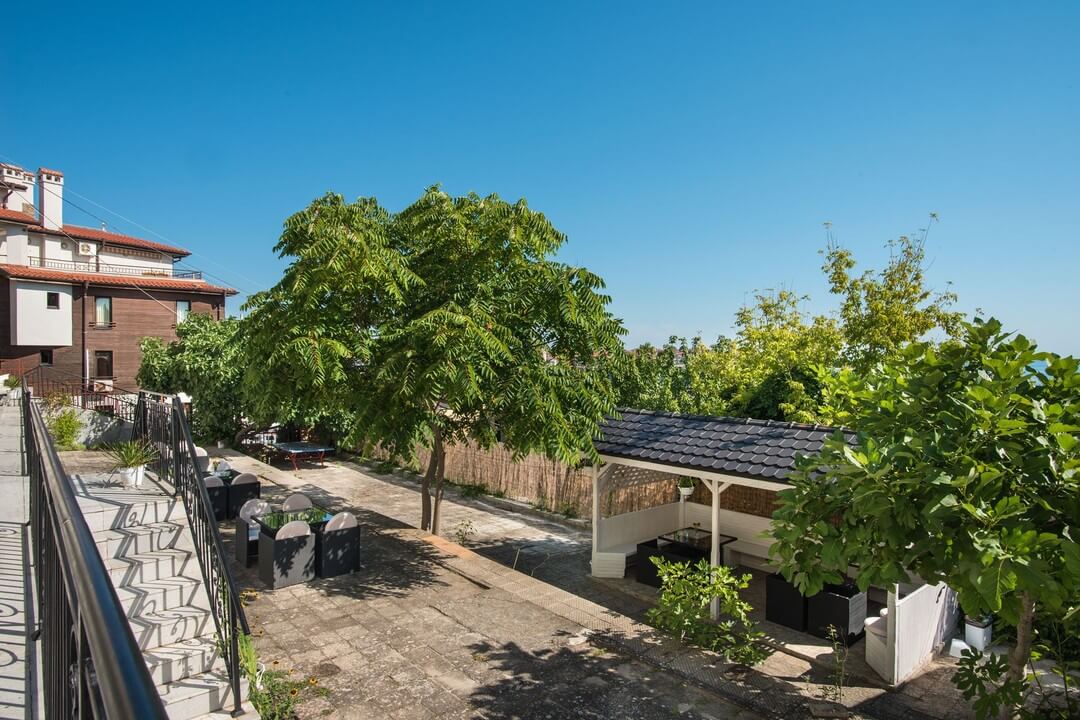 Stunning Backyard Gazebo Ideas to Transform Your Outdoor Oasis 16