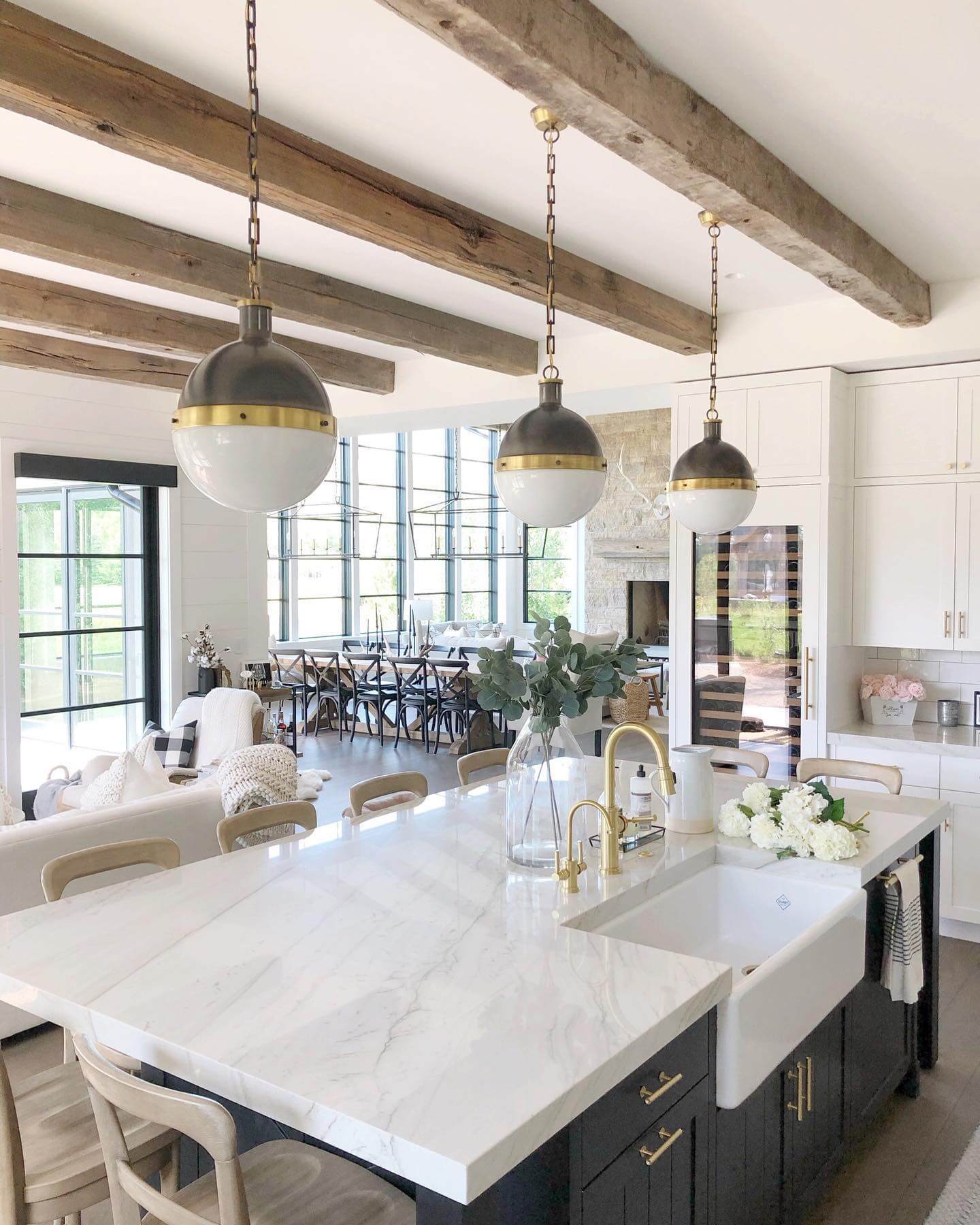 Farmhouse Kitchen Paint Colors That Instantly Warm Up Your Space 16