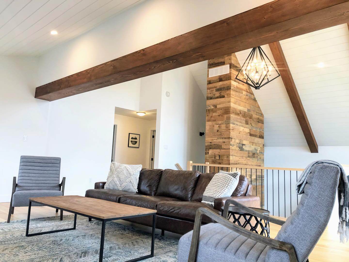 Rustic Modern Living Room Ideas You’ll Want to Steal: Cozy Character Meets Clean-Lined Style 16