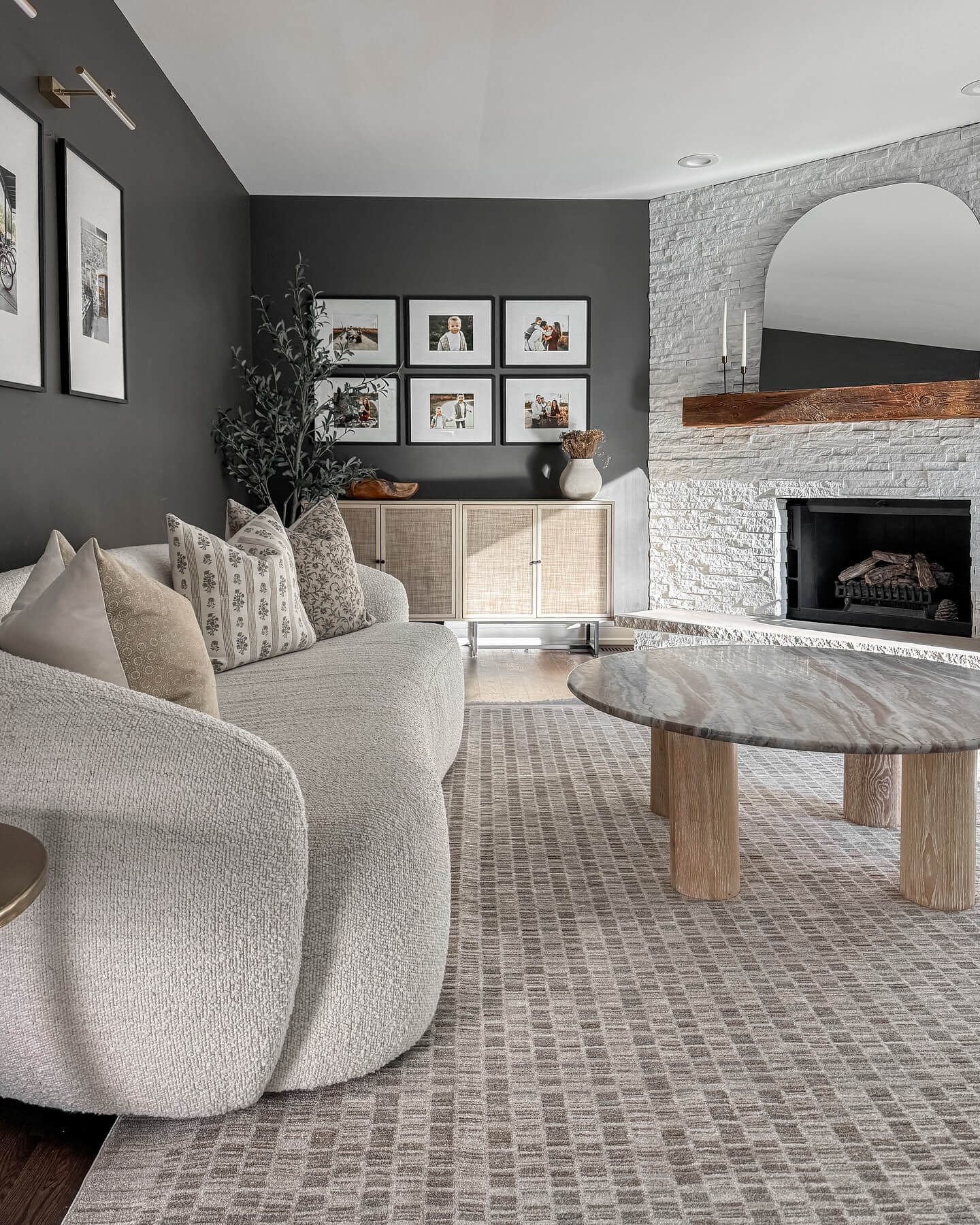 Transform Your Space with Moody Living Room Ideas 17