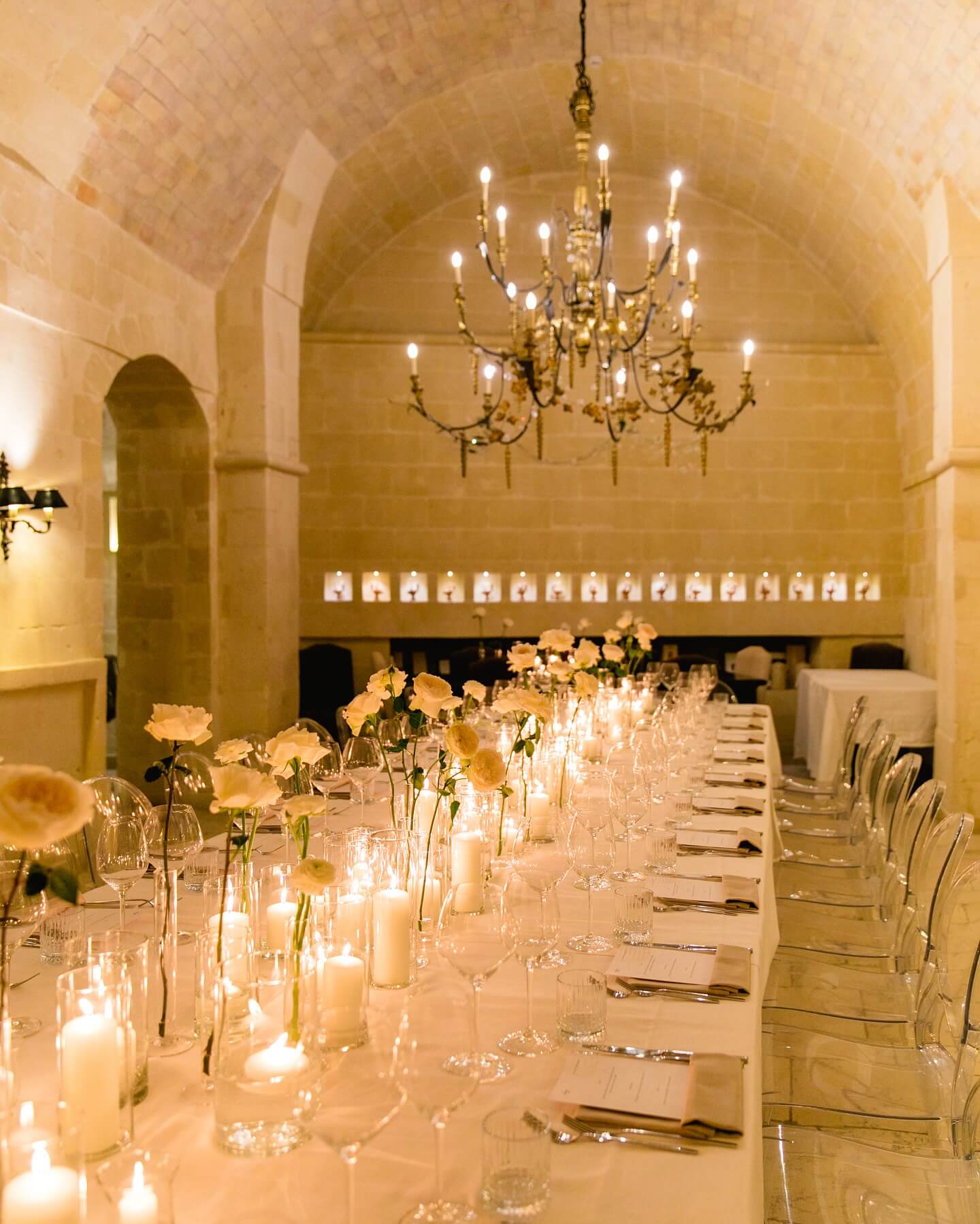 Steal-Worthy Wedding Table Decorations: Stylish Ideas From Modern Minimal to Romantic Garden 17