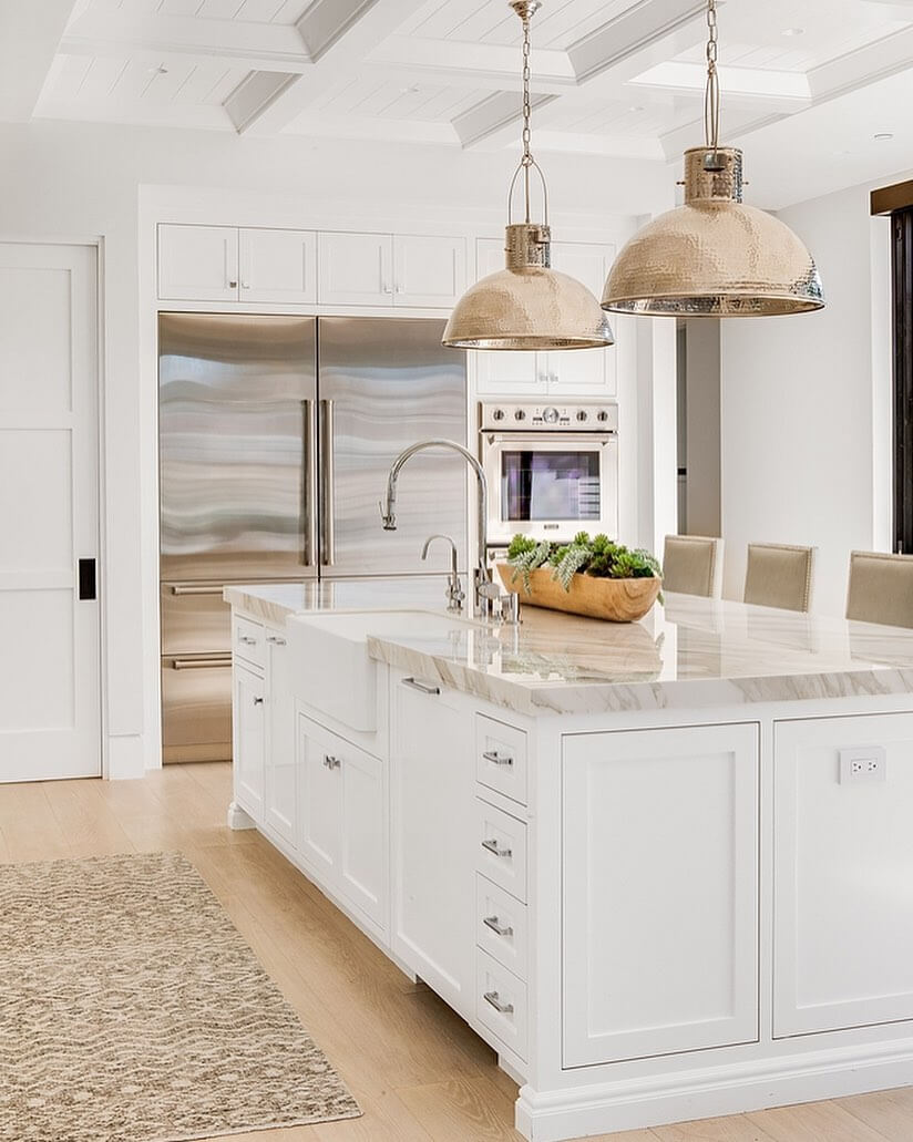 Farmhouse Kitchen Paint Colors That Instantly Warm Up Your Space 2