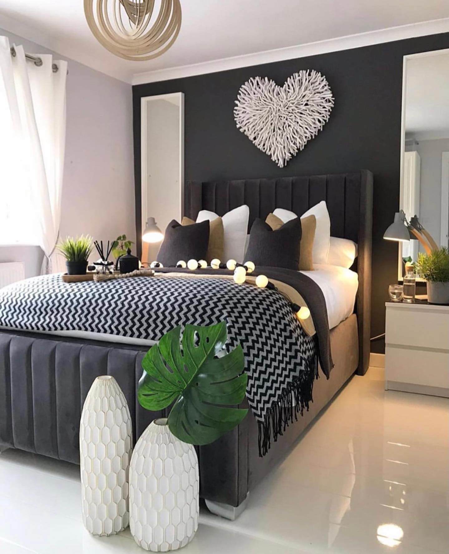 Modern Black Accent Wall Bedroom Inspiration 20