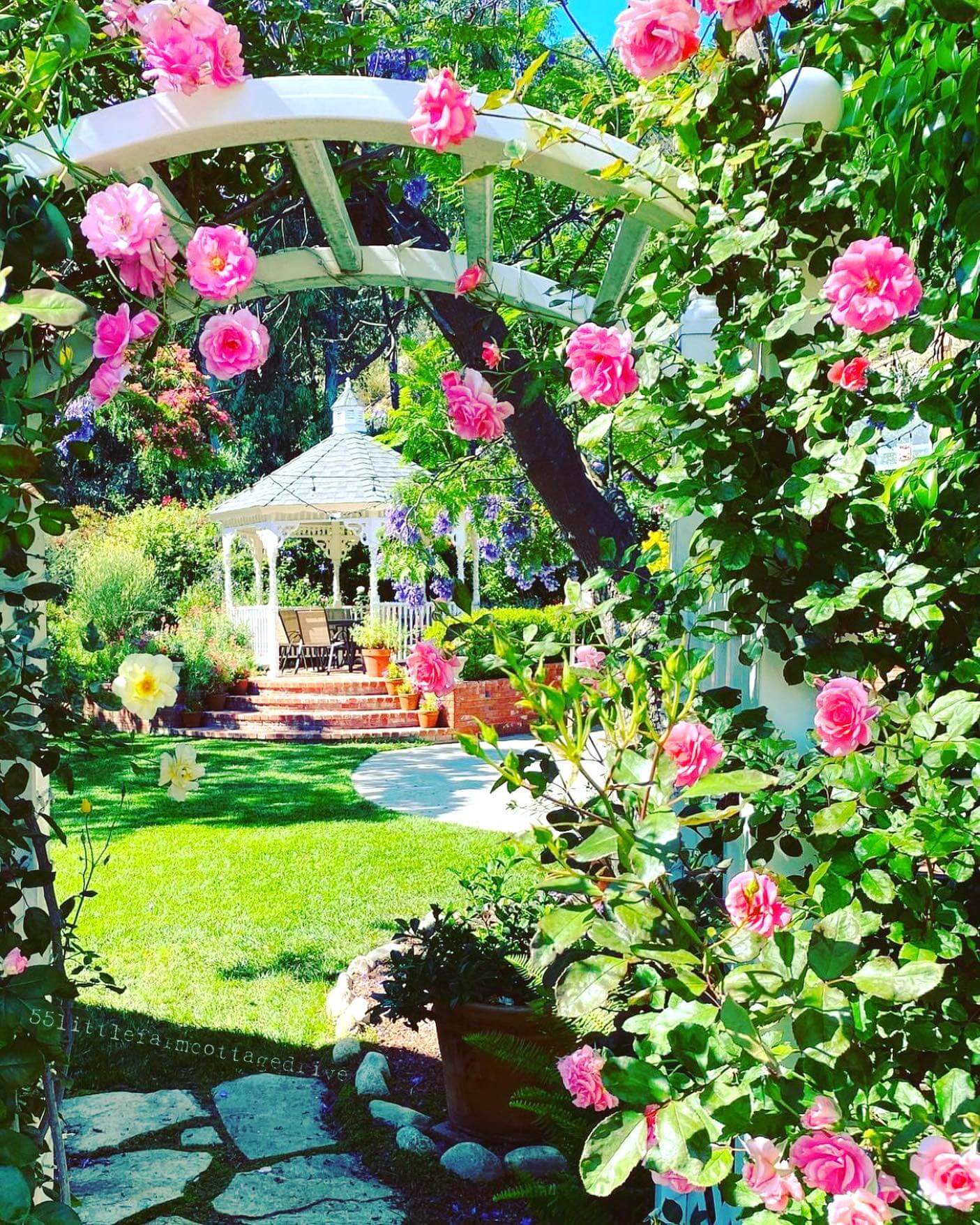 Stunning Backyard Gazebo Ideas to Transform Your Outdoor Oasis 20