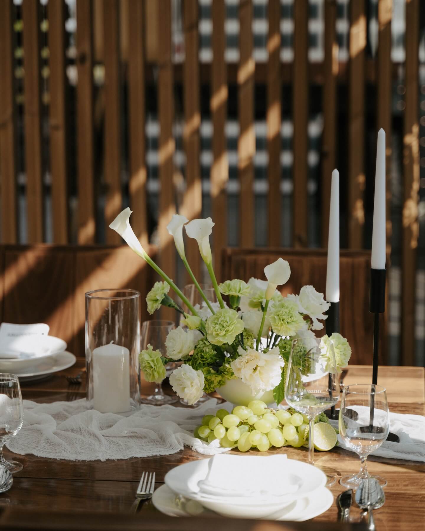 Steal-Worthy Wedding Table Decorations: Stylish Ideas From Modern Minimal to Romantic Garden 20