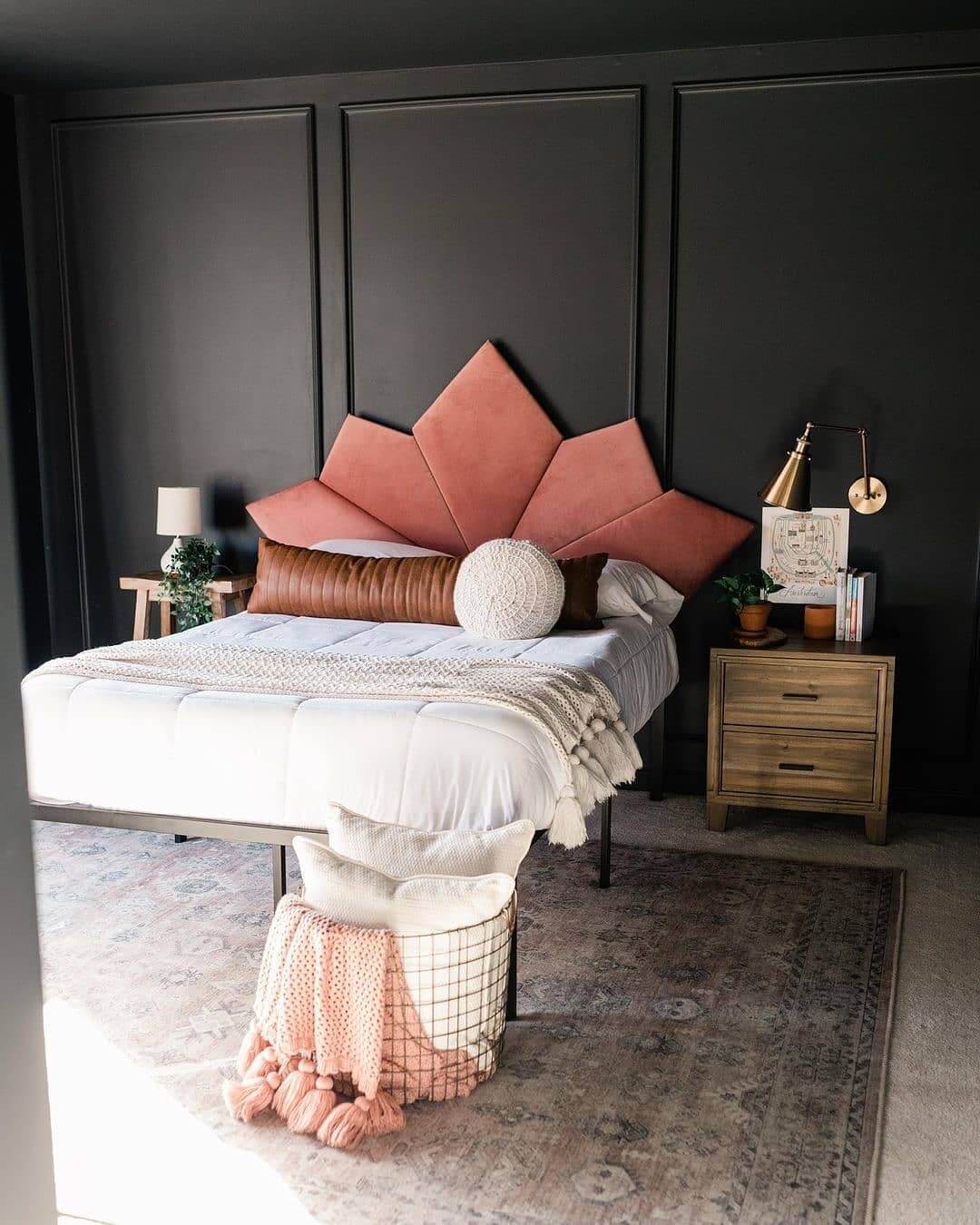 Modern Black Accent Wall Bedroom Inspiration 21