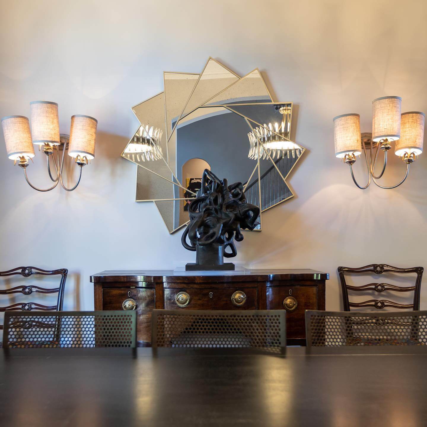 Art Deco Dining Room Ideas to Bring Instant Gatsby-Era Glamour Home 22