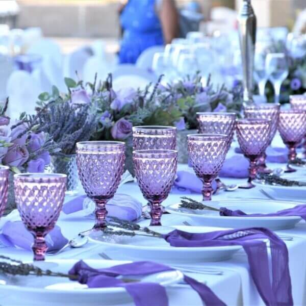 Steal-Worthy Wedding Table Decorations: Stylish Ideas From Modern Minimal to Romantic Garden 22