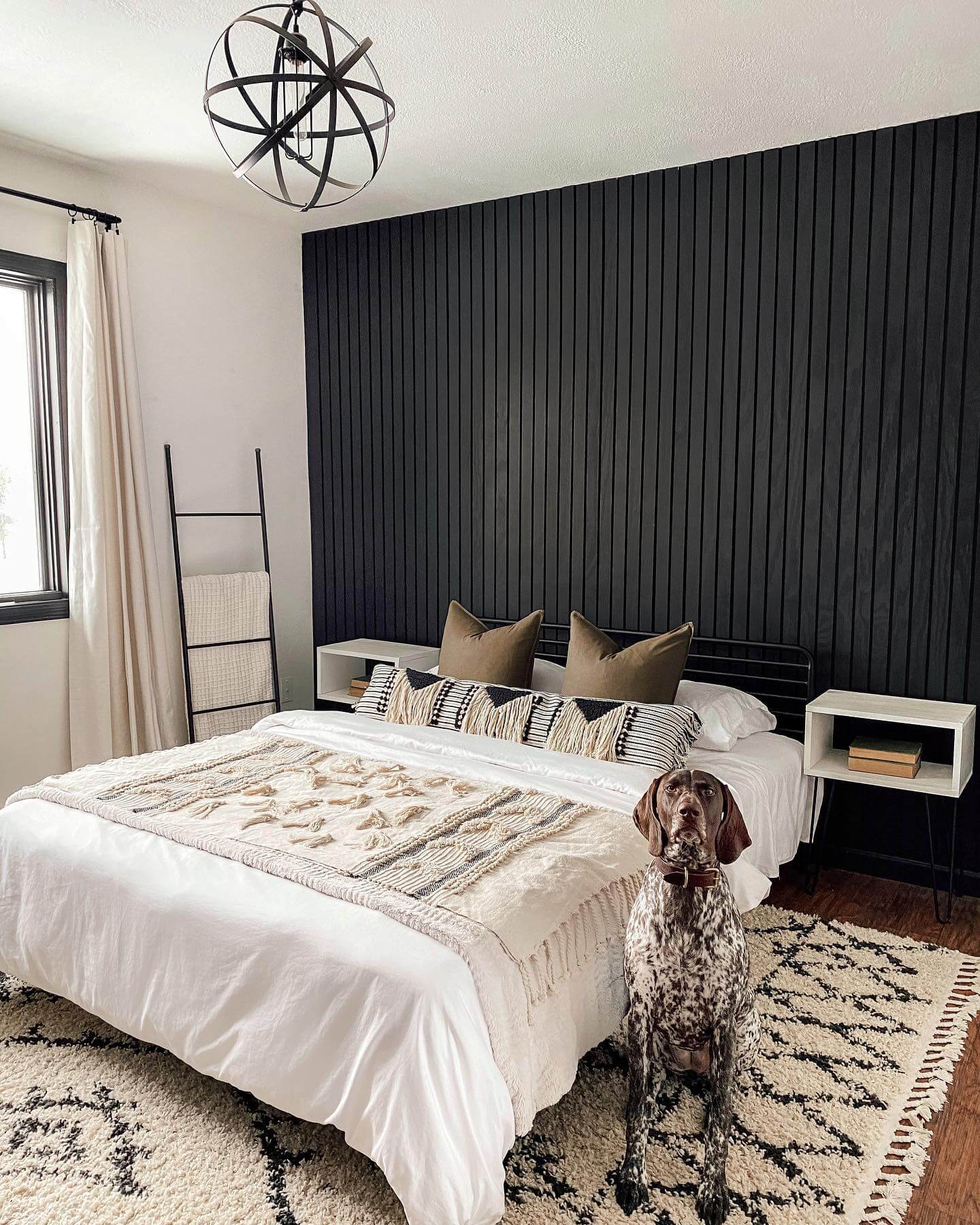 Modern Black Accent Wall Bedroom Inspiration 23