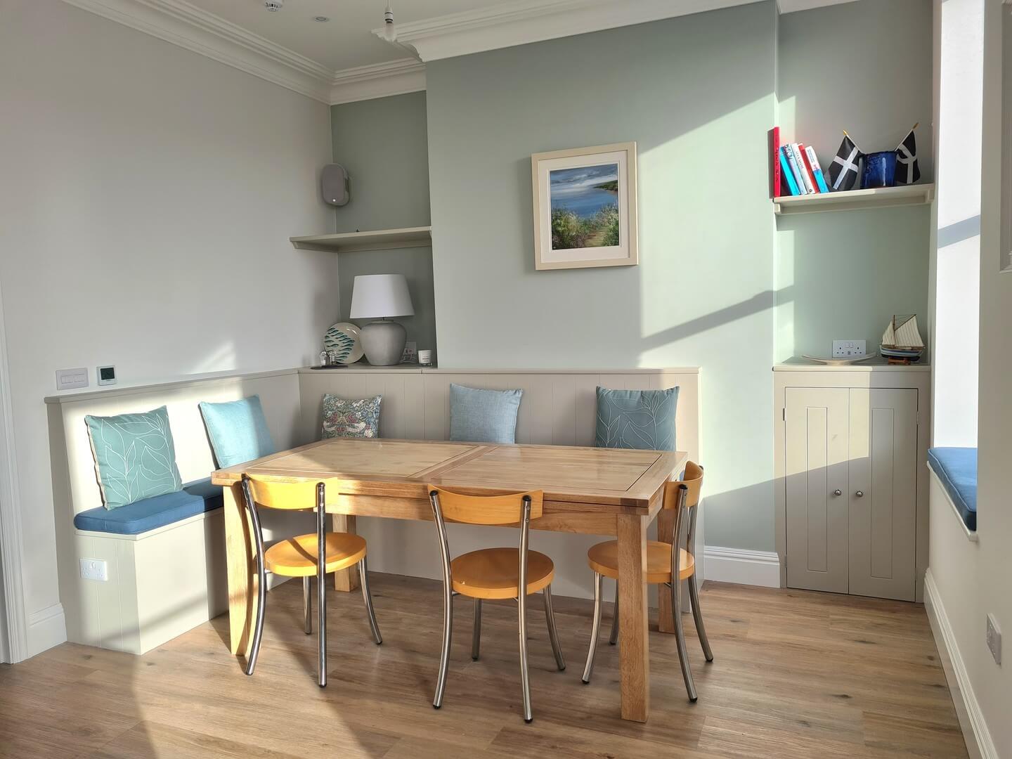 Space-Saving Small Dining Room Ideas 23