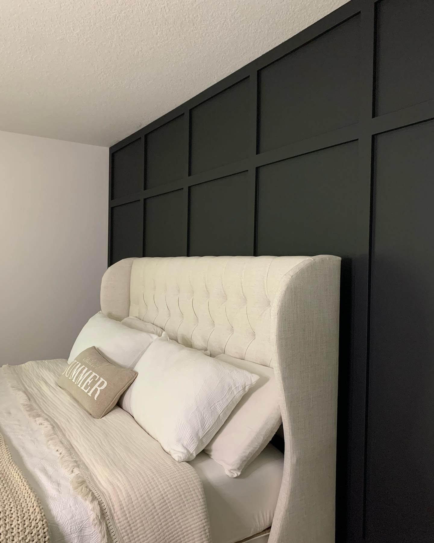 Modern Black Accent Wall Bedroom Inspiration 25