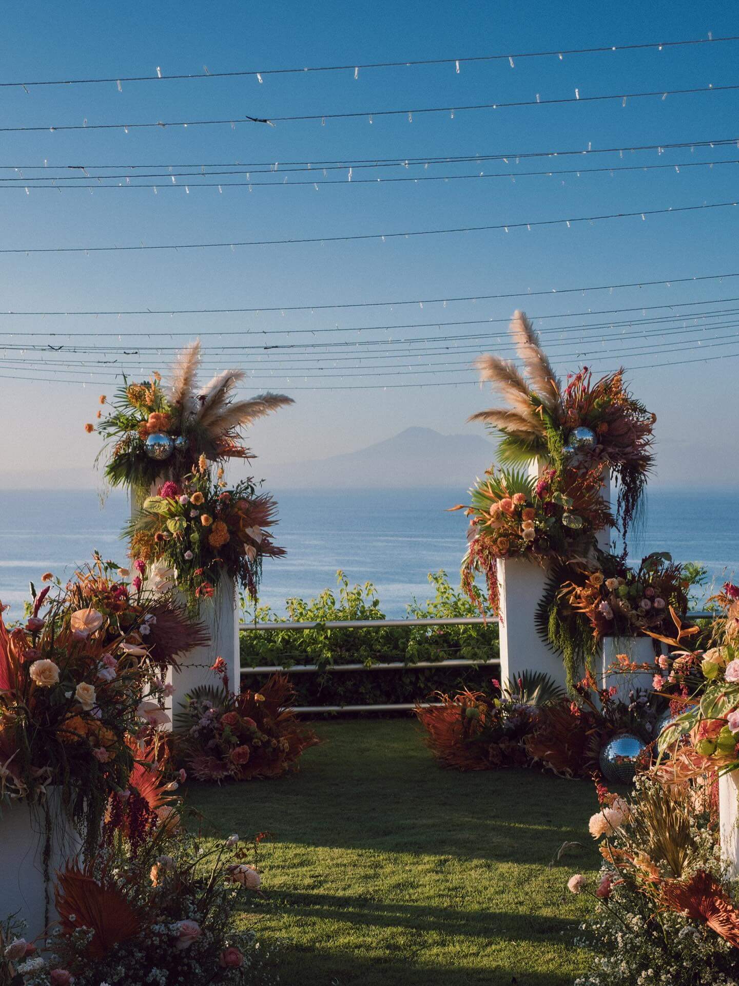 Effortlessly Chic Boho Wedding Ideas for a Free-Spirited Celebration 25