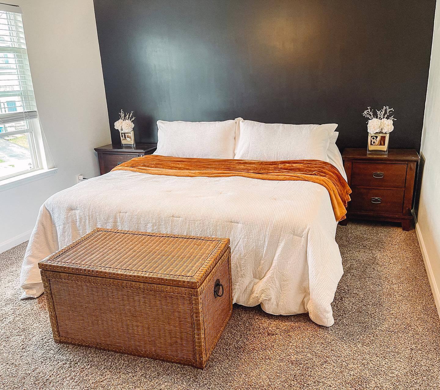 Modern Black Accent Wall Bedroom Inspiration 27