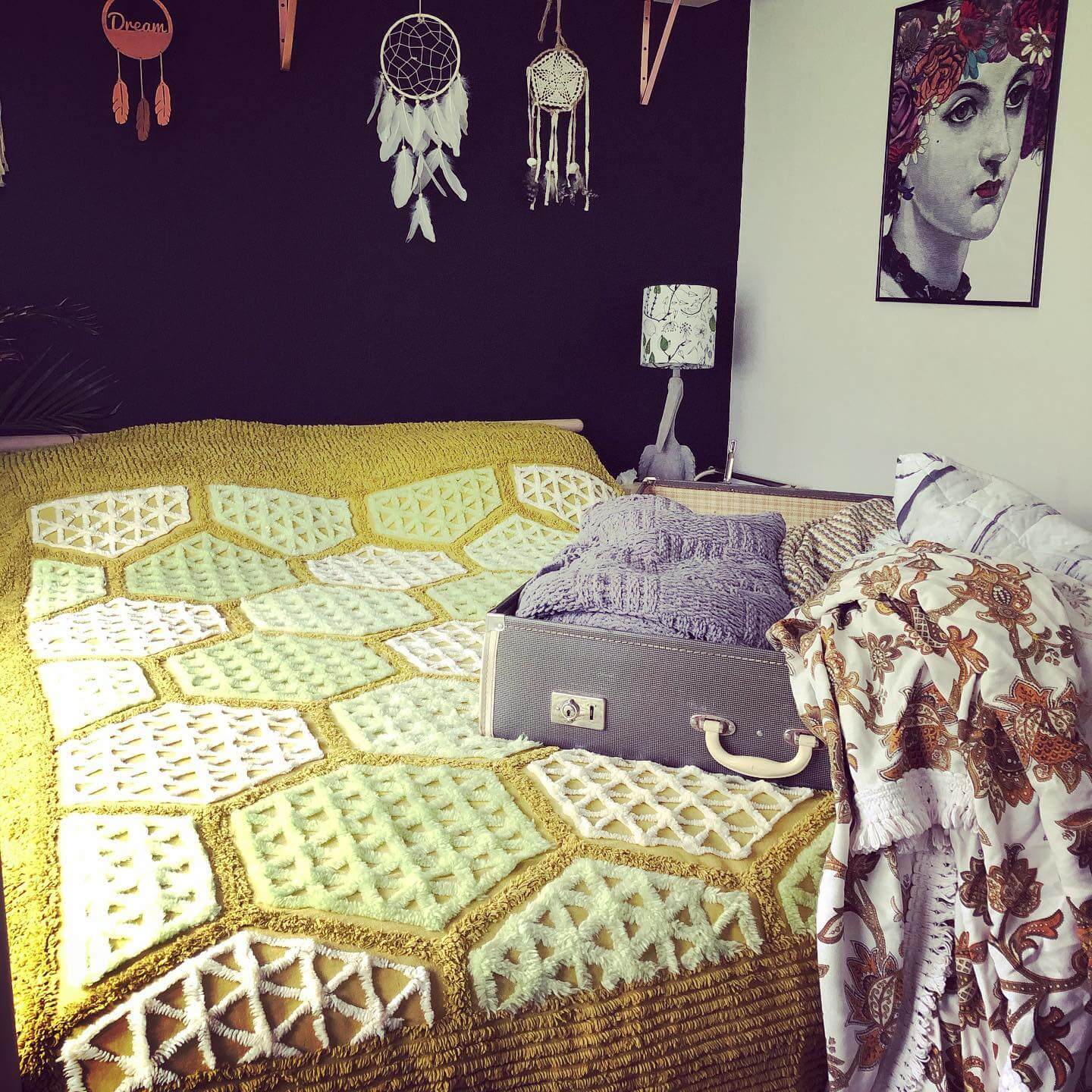 Modern Black Accent Wall Bedroom Inspiration 3