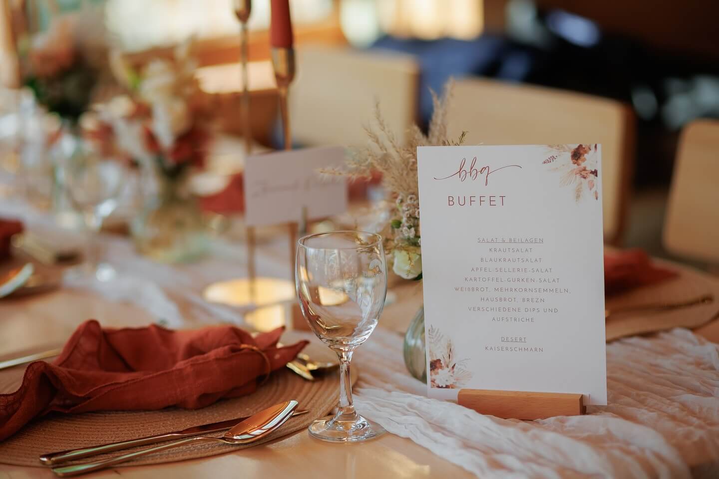 Effortlessly Chic Boho Wedding Ideas for a Free-Spirited Celebration 31