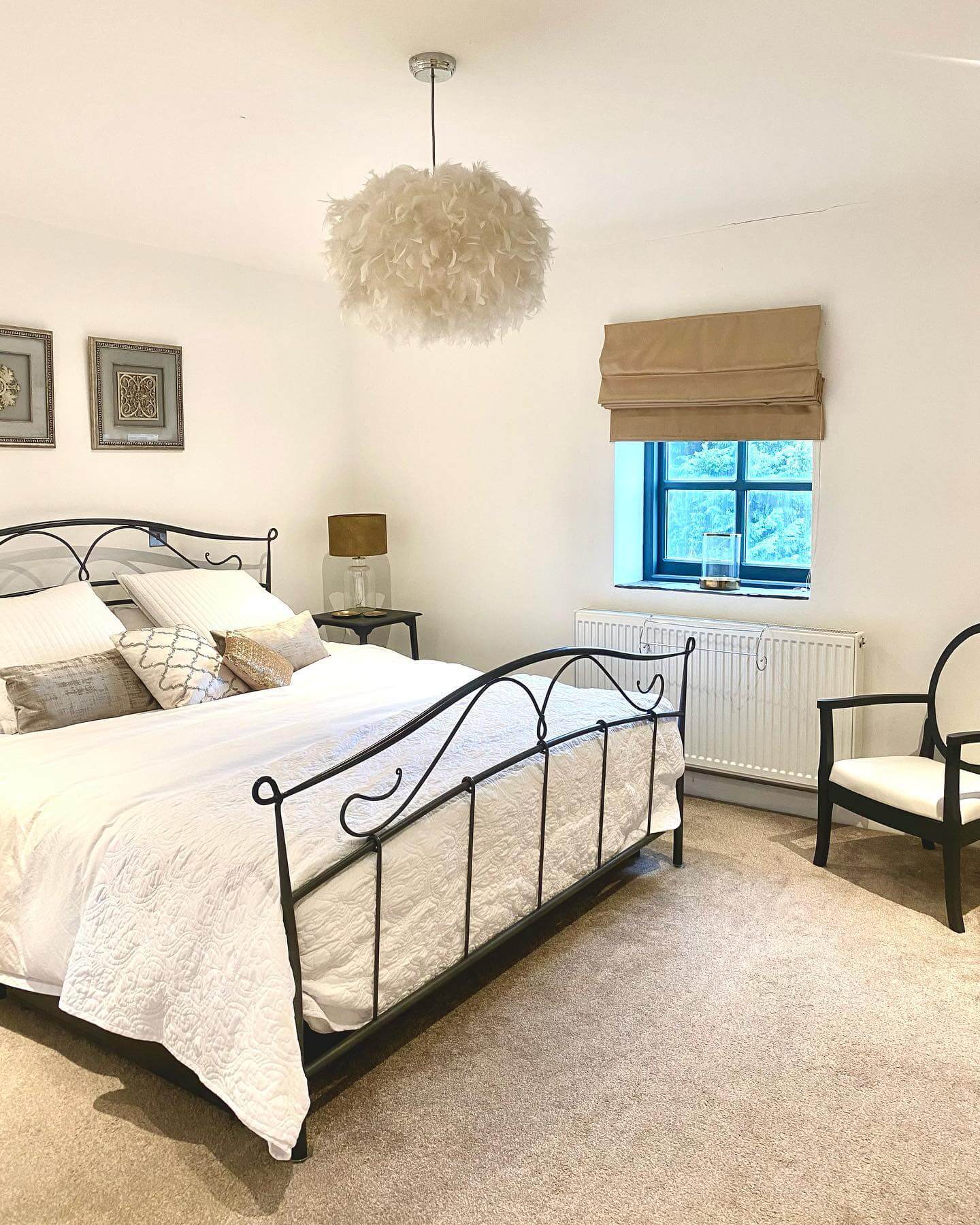 Elegant Pink and Gold Bedroom Designs to Love 4