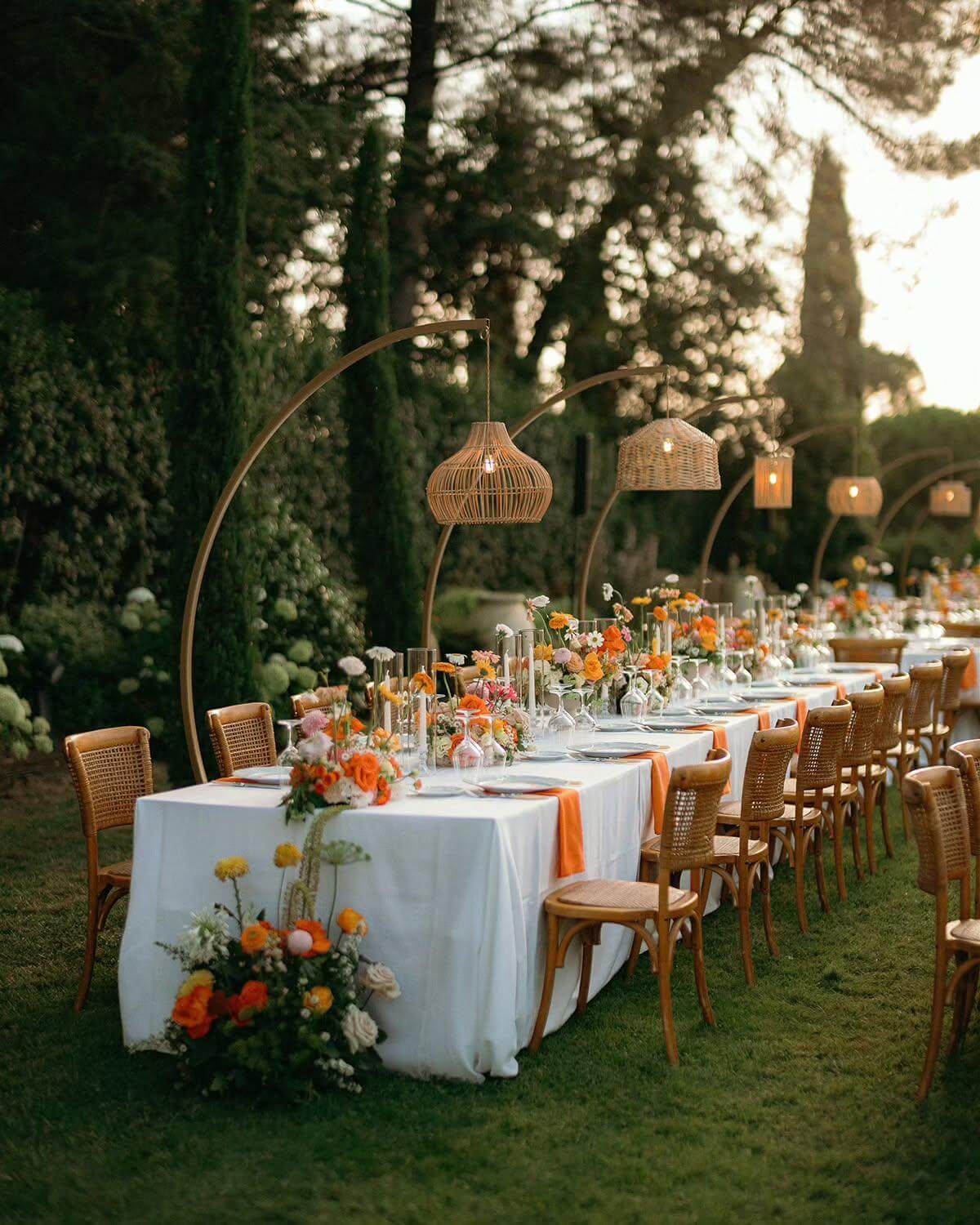 Steal-Worthy Wedding Table Decorations: Stylish Ideas From Modern Minimal to Romantic Garden 4