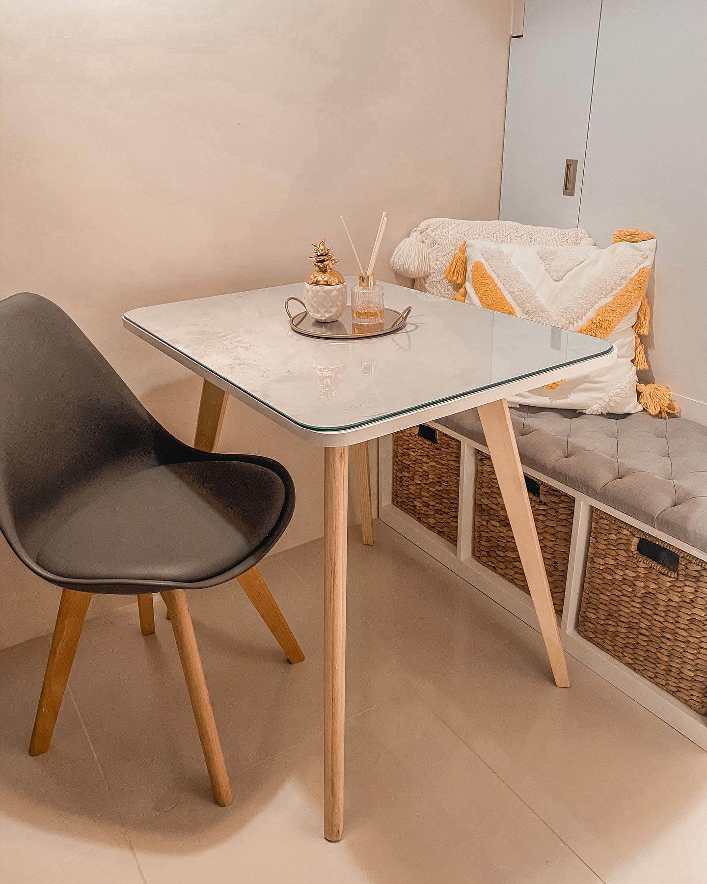 Space-Saving Small Dining Room Ideas 5