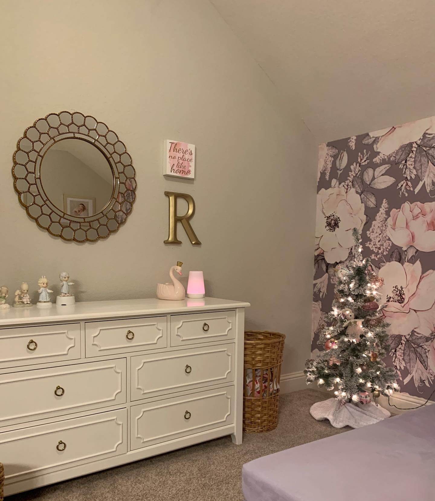 Elegant Pink and Gold Bedroom Designs to Love 6