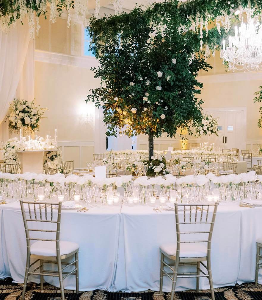 Steal-Worthy Wedding Table Decorations: Stylish Ideas From Modern Minimal to Romantic Garden 7