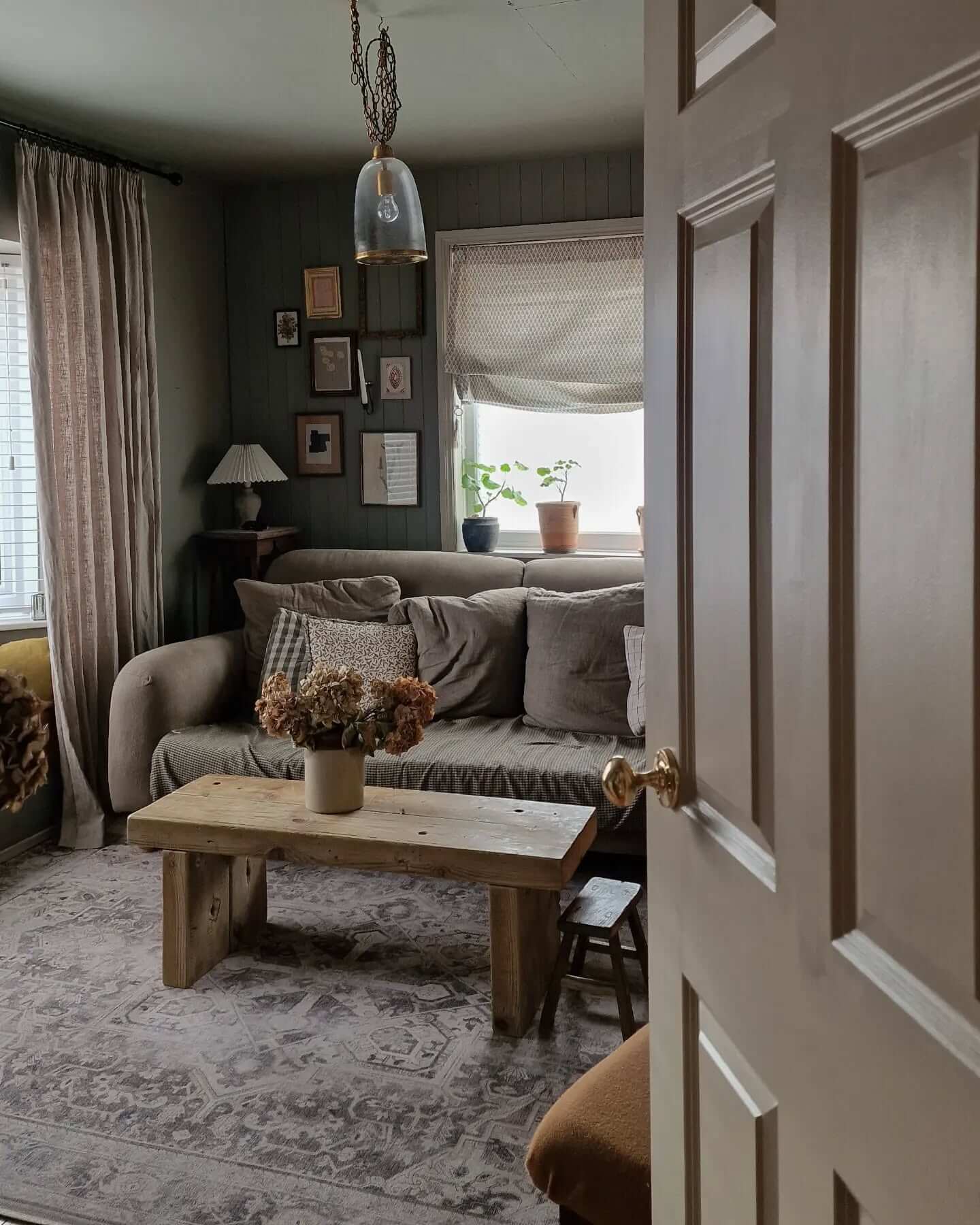 Transform Your Space with Moody Living Room Ideas 8