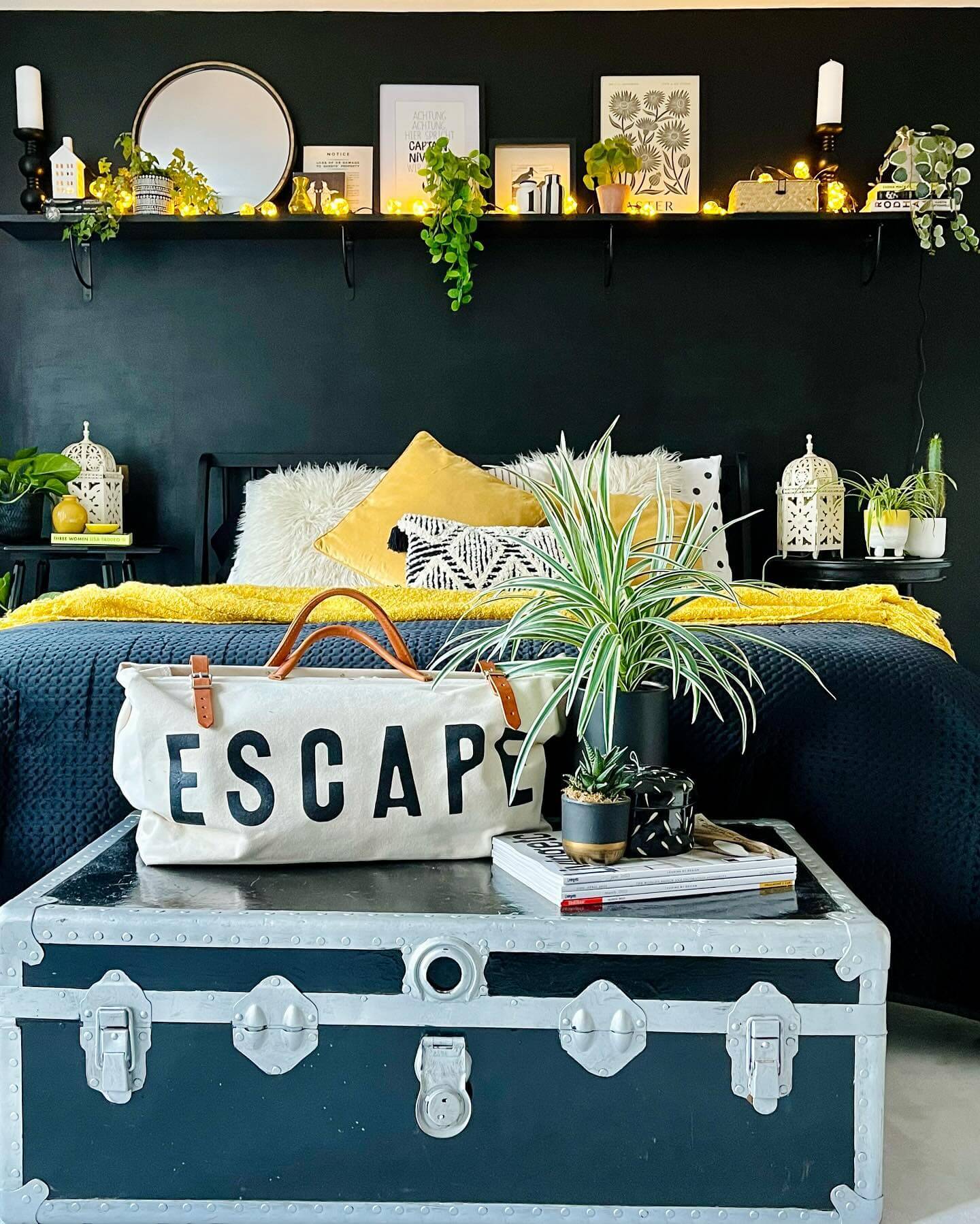 Modern Black Accent Wall Bedroom Inspiration 9