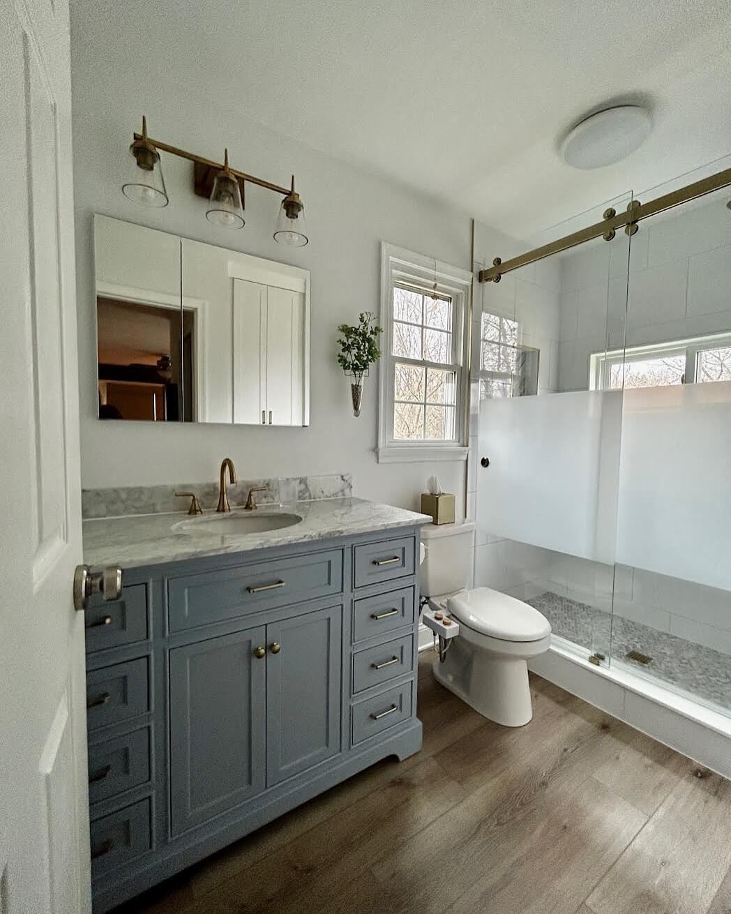 Blue Vanity Bathroom Ideas for a Fresh New Look 1