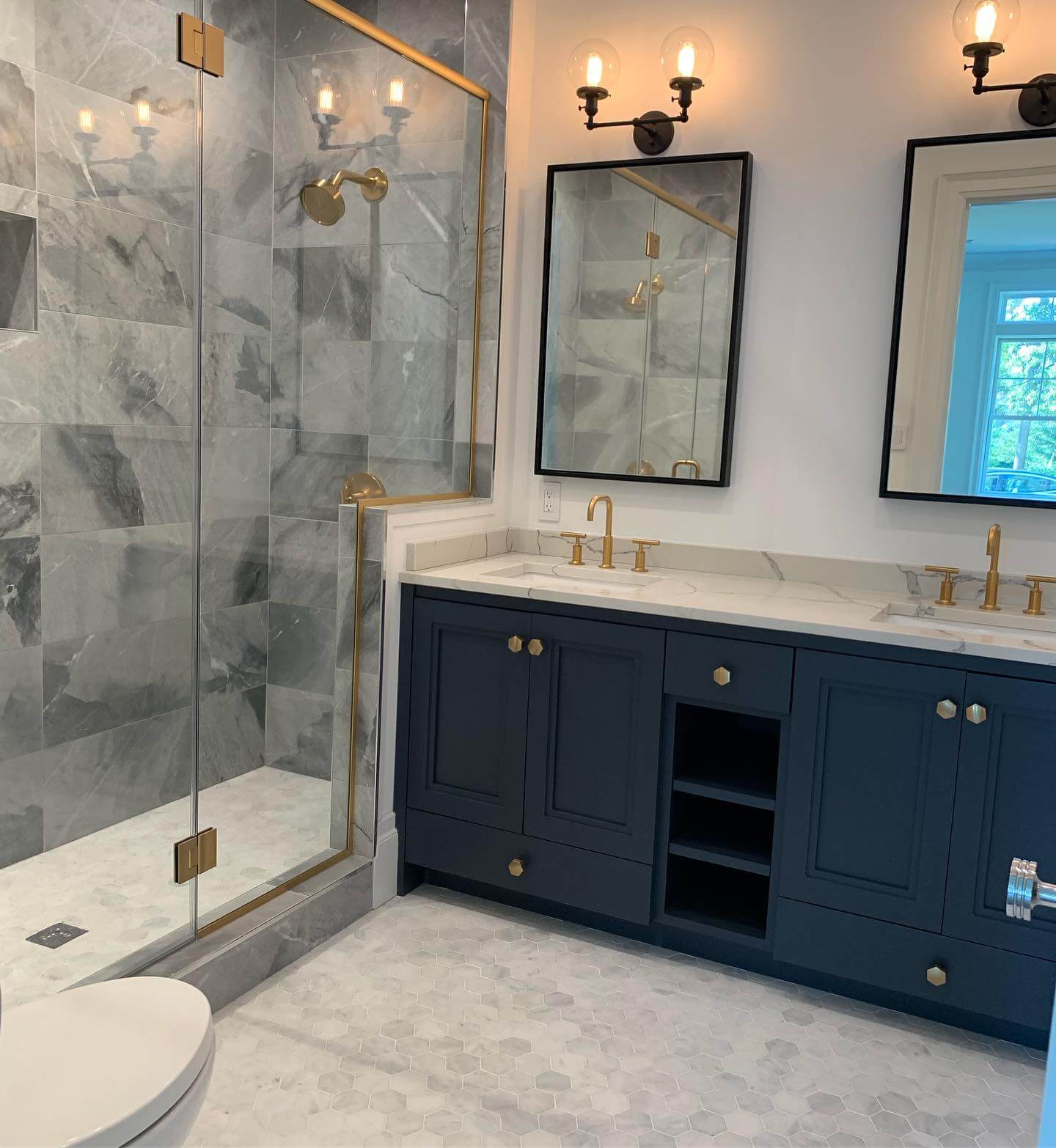 Navy Blue Vanity Bathroom Ideas for Bold Elegance 1